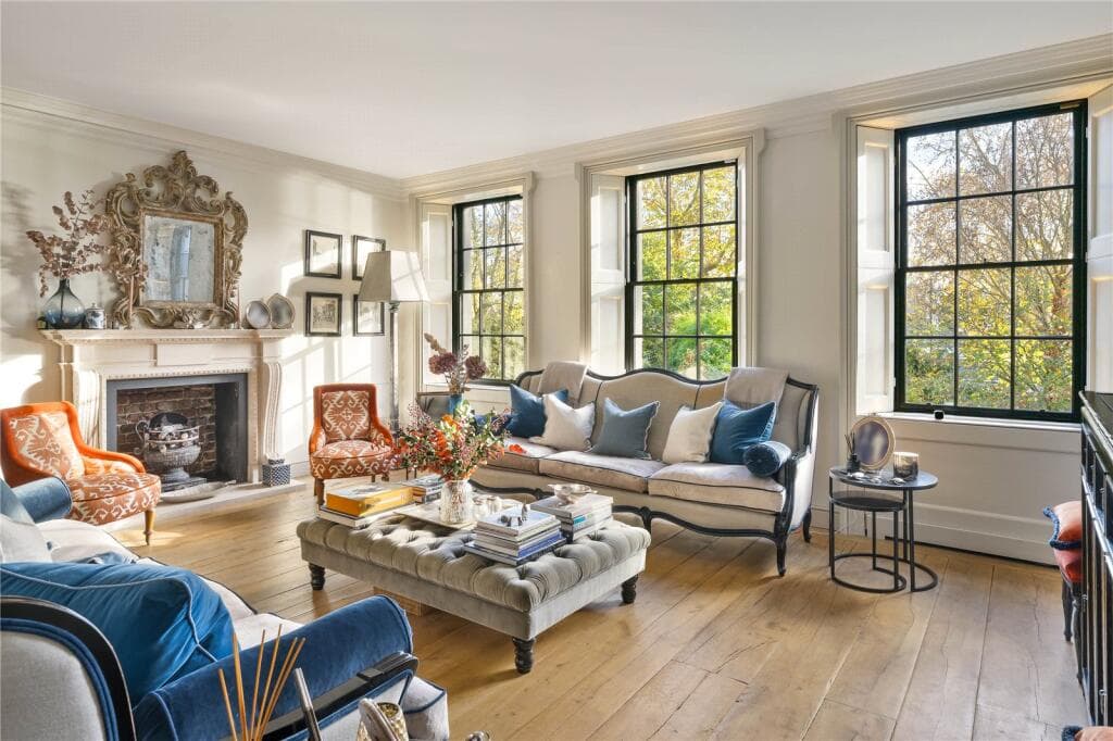 Cheyne Walk in the Classic brochure layout